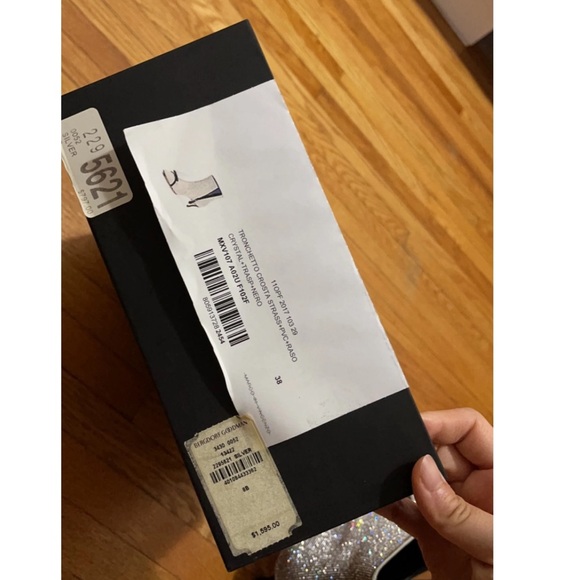 Brand from Europe. Super super super blingbling. Super beautiful shoes. - Picture 4 of 12